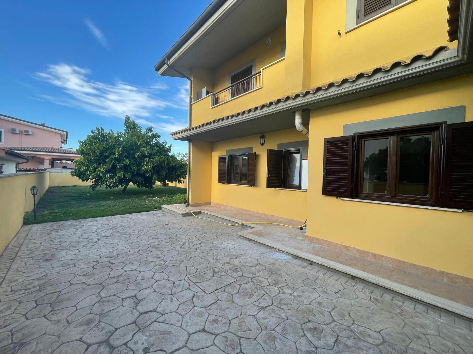 Apartment Claudia Con Giardino Anzio
